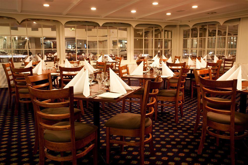Adelaide Royal Coach Hotel Restaurant photo