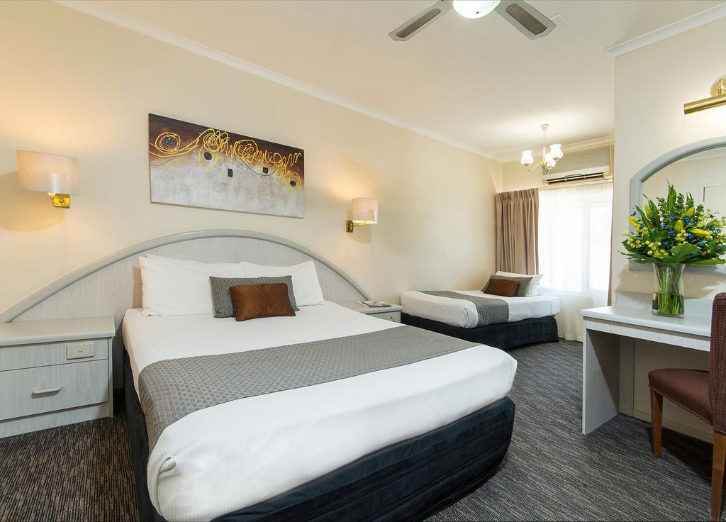 Adelaide Royal Coach Hotel Room photo